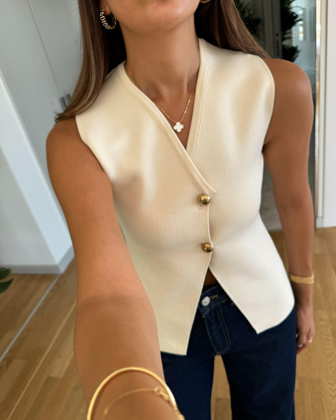 Marcella | Strikvest med guldknapper