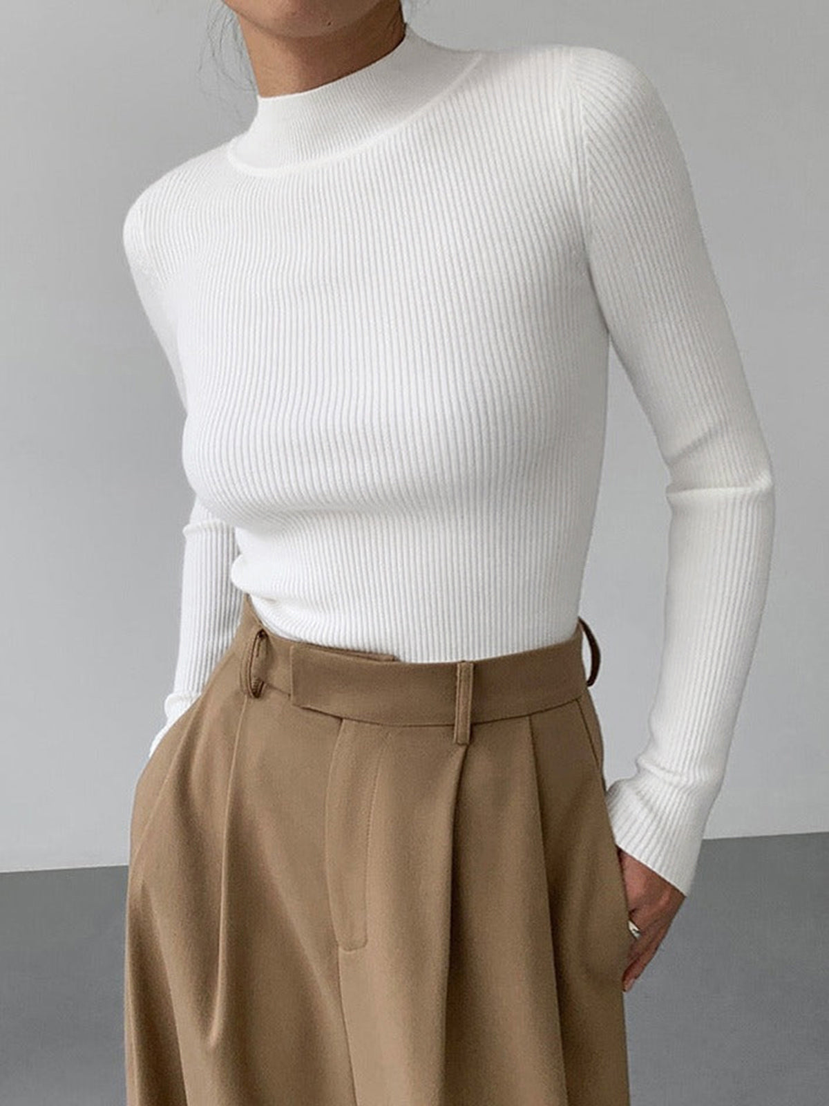 Elisabetta | Ribstrikket rullekravetop