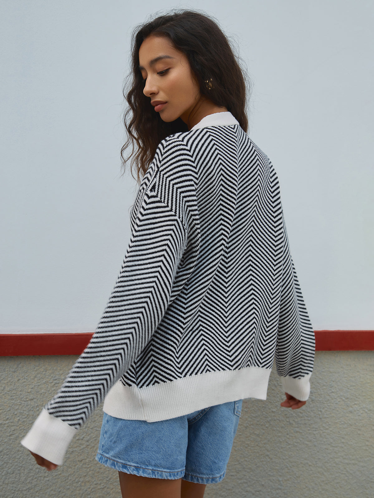 Rosanna – Cardigan i chevronstrik med kontrastknapper