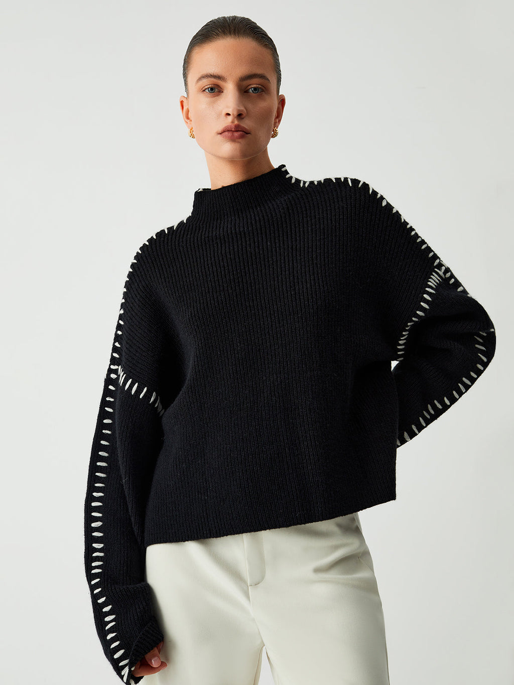 Ada | Oversized sweater med høj hals og kontrastsømme
