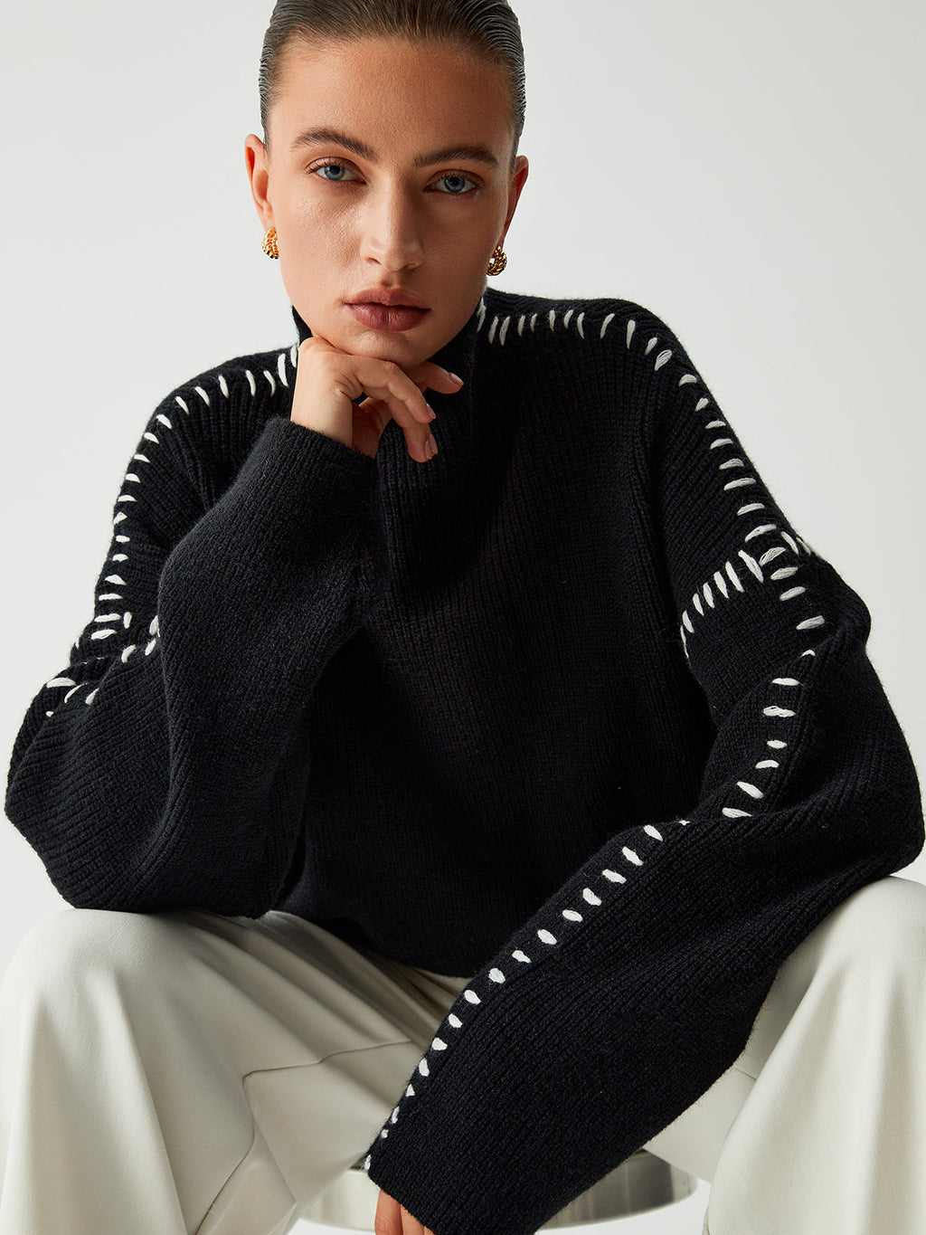 Ada | Oversized sweater med høj hals og kontrastsømme