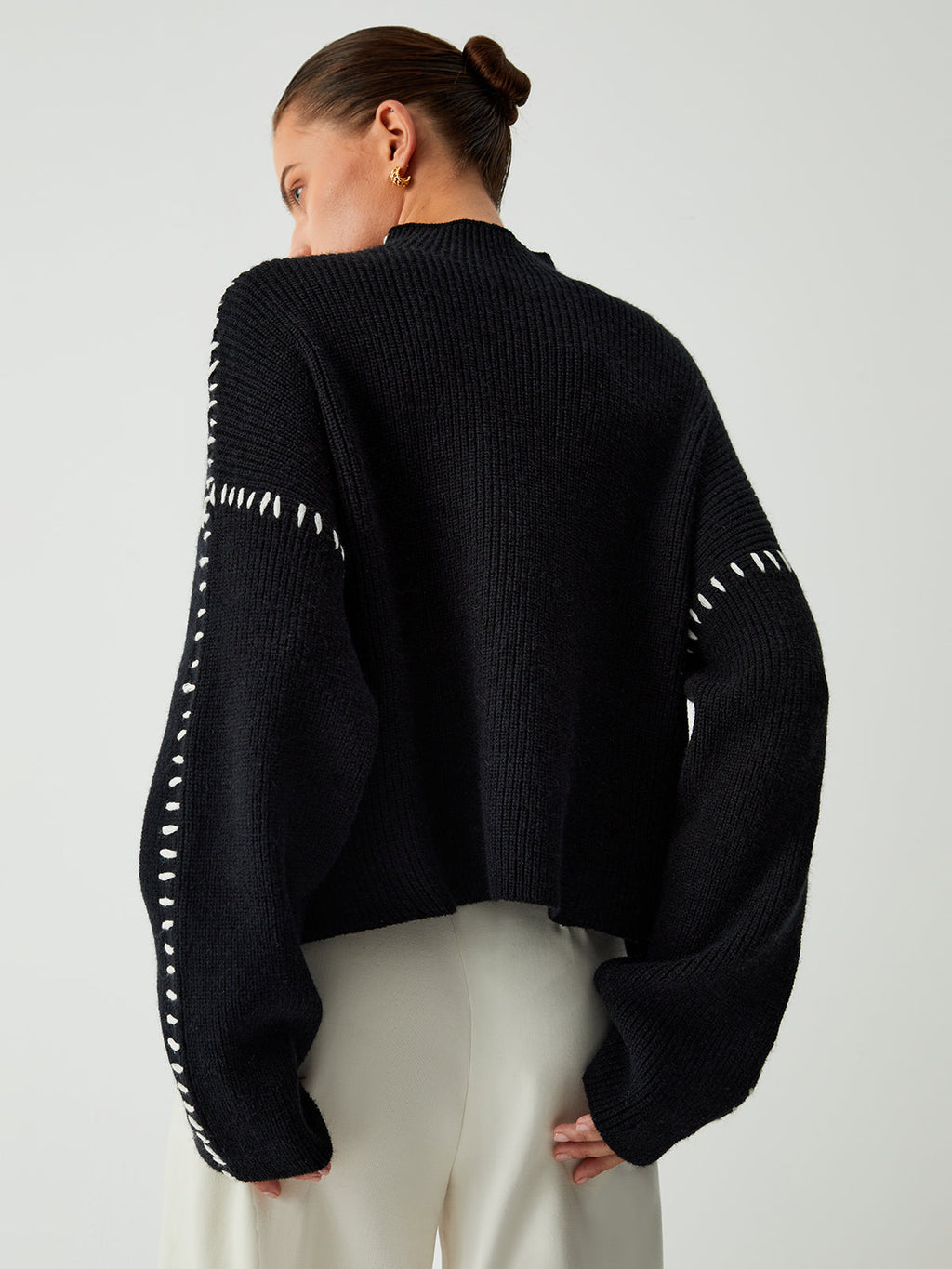 Ada | Oversized sweater med høj hals og kontrastsømme