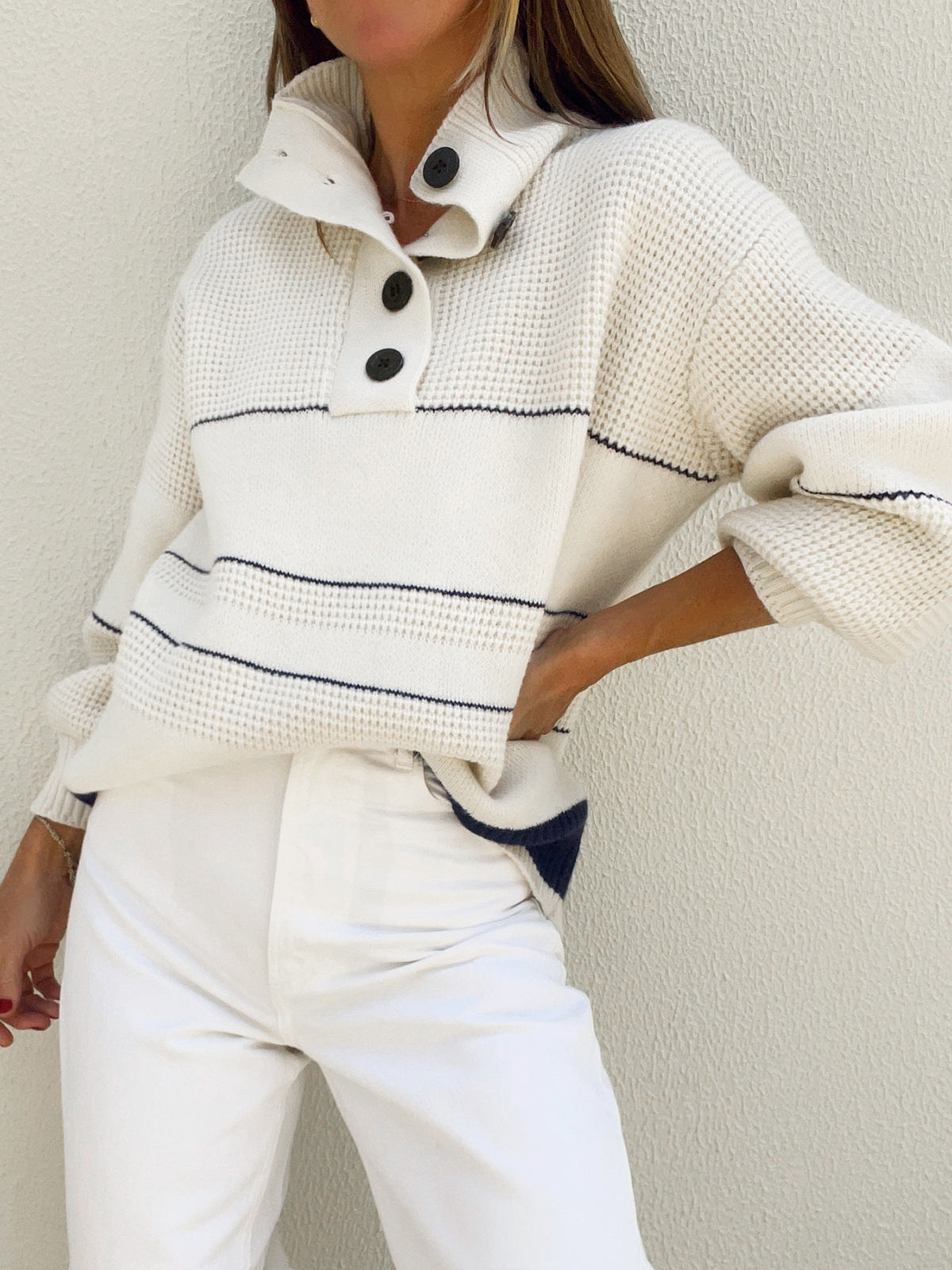 Celestina | Striksweater med knapkrave