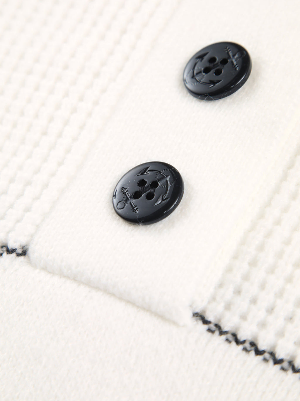 Celestina | Striksweater med knapkrave