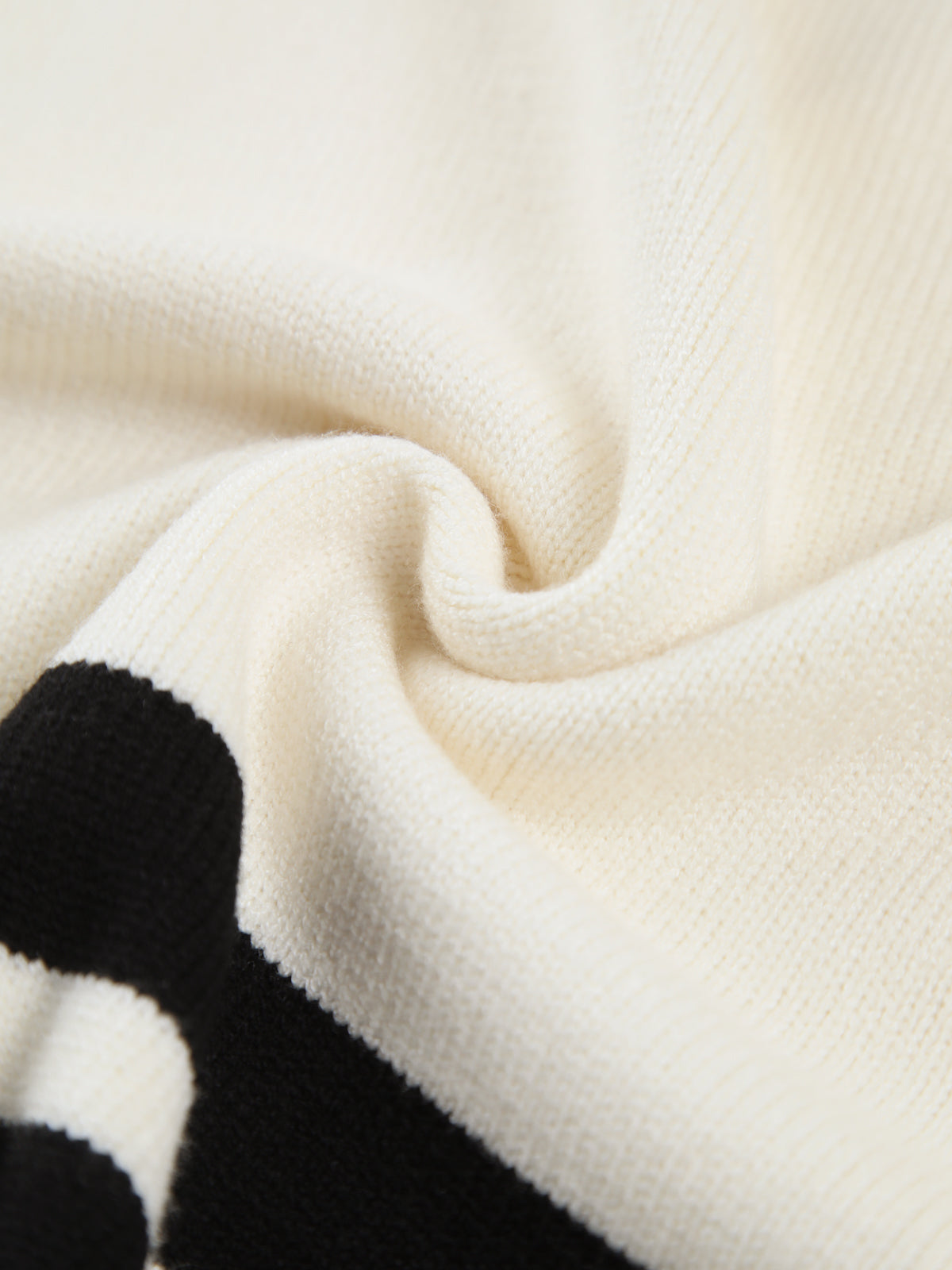 Elena | Stribet sweater med høj hals
