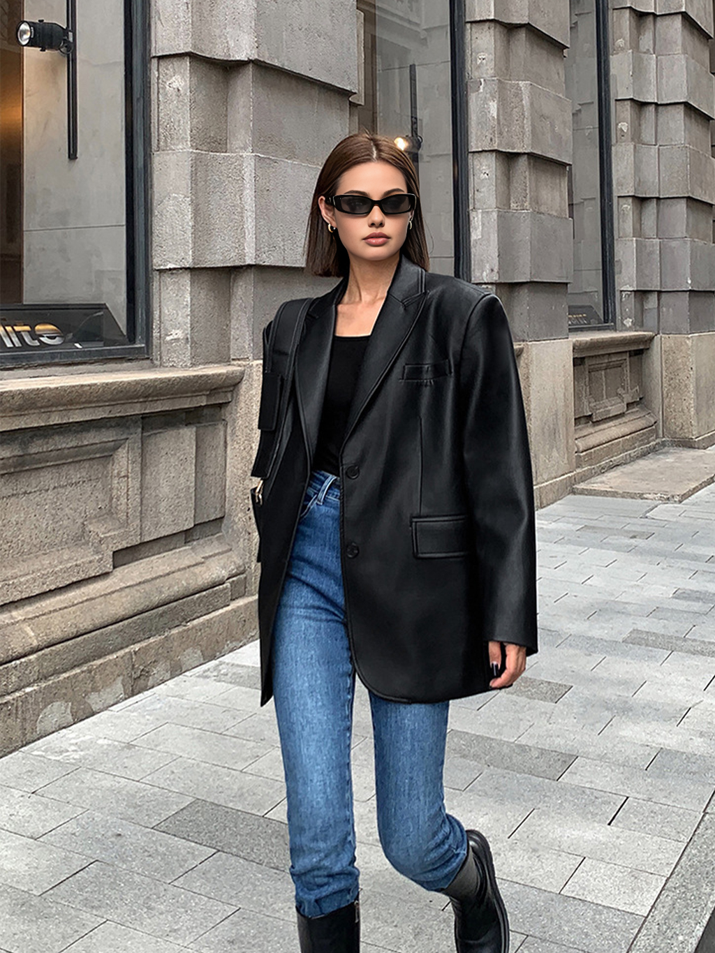 Venera | Oversized blazer i kunstlæder med revers