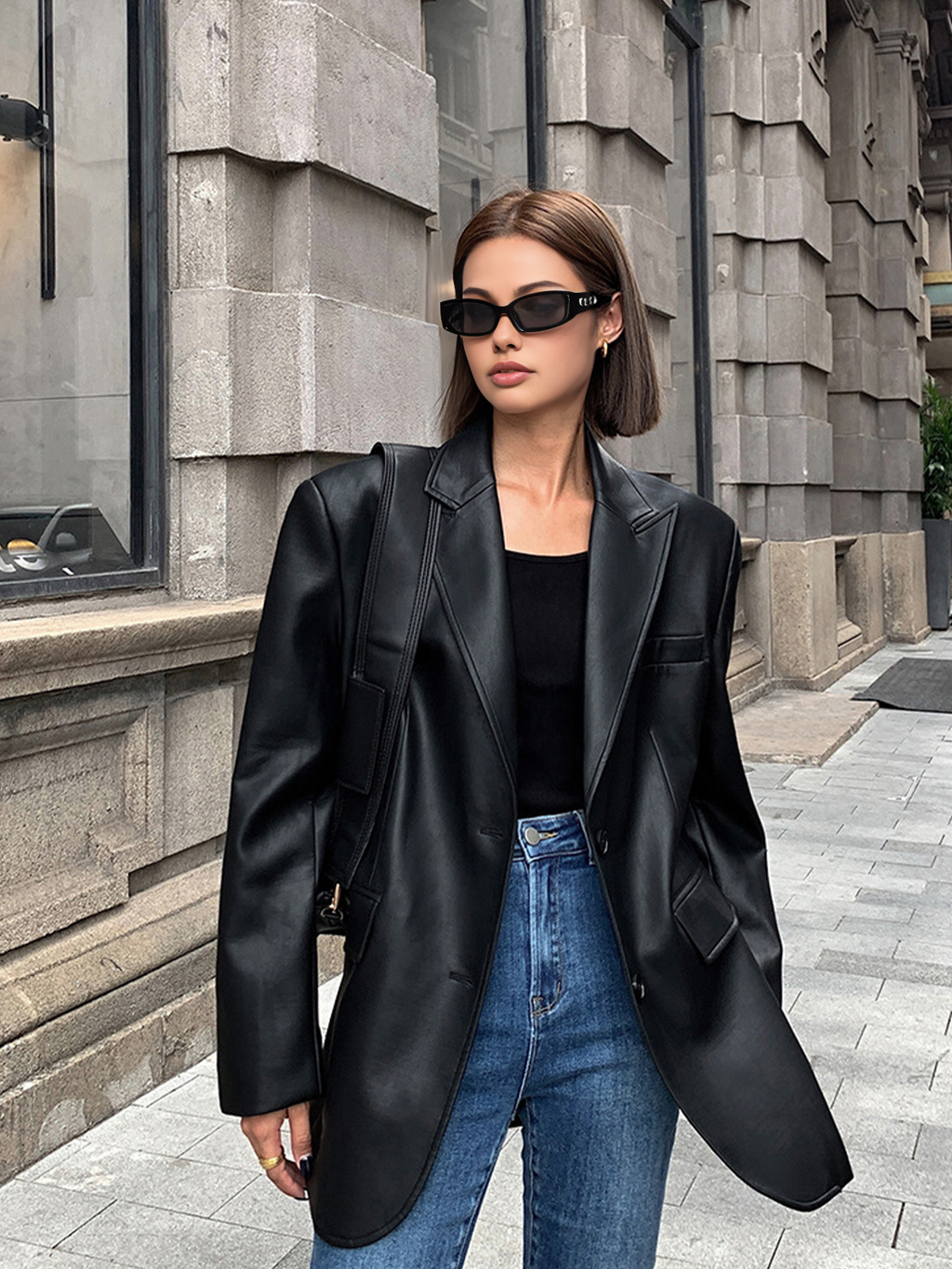 Venera | Oversized blazer i kunstlæder med revers