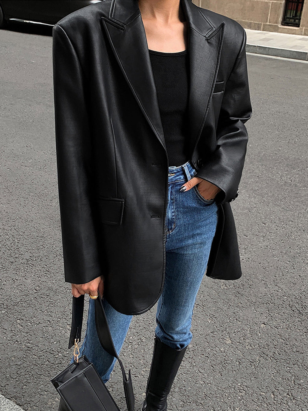 Venera | Oversized blazer i kunstlæder med revers