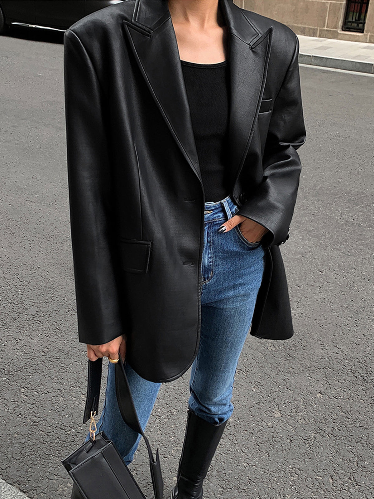 Venera | Oversized blazer i kunstlæder med revers