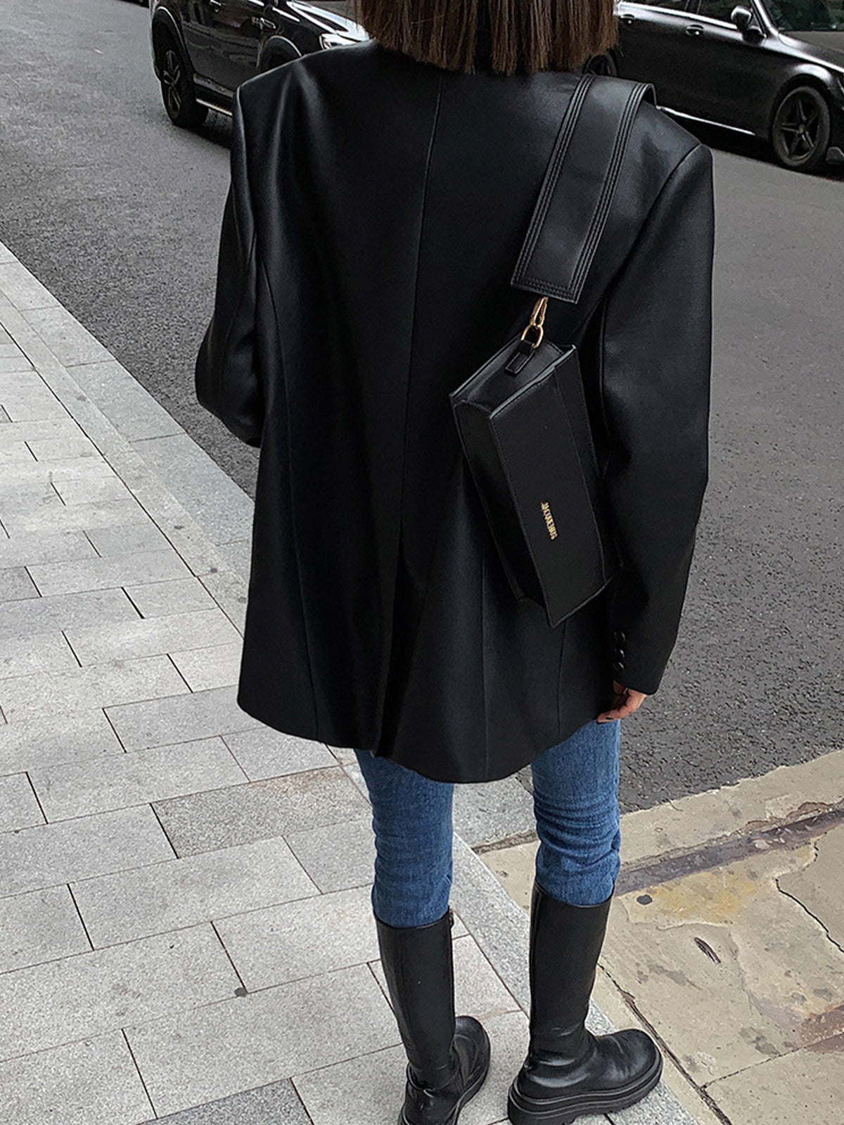Venera | Oversized blazer i kunstlæder med revers