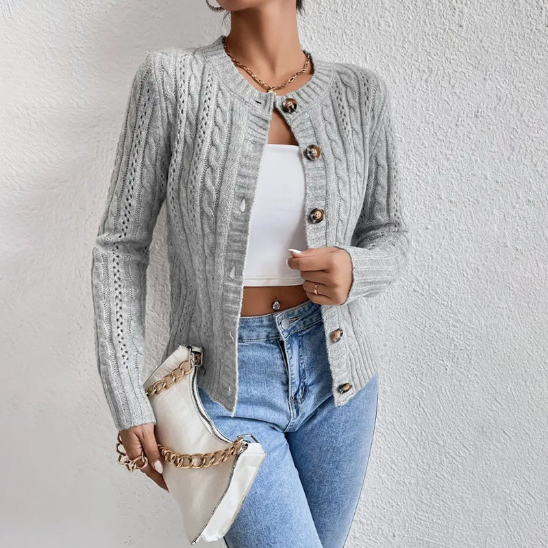 Elda – Kort kabelstrikket cardigan med knapper