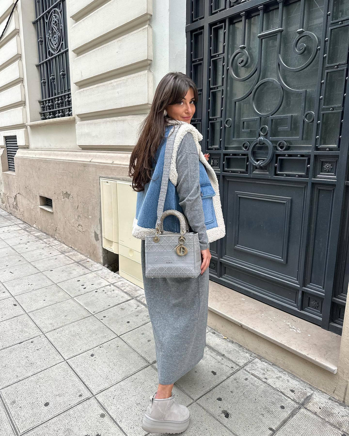 Petronilla | Denimvest i vintagestil med kunstigt lammeskind