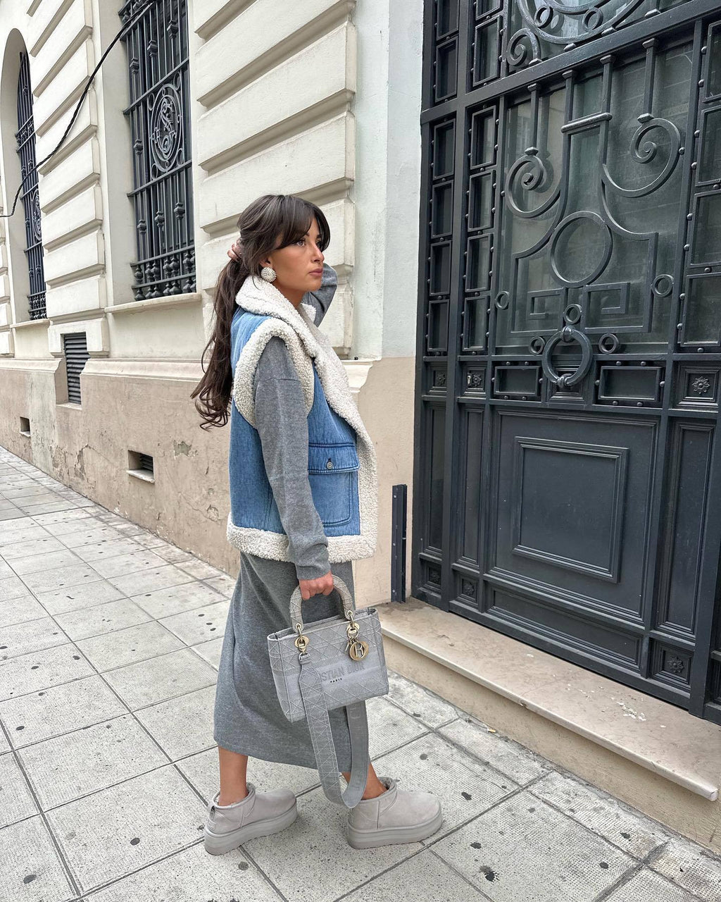 Petronilla | Denimvest i vintagestil med kunstigt lammeskind