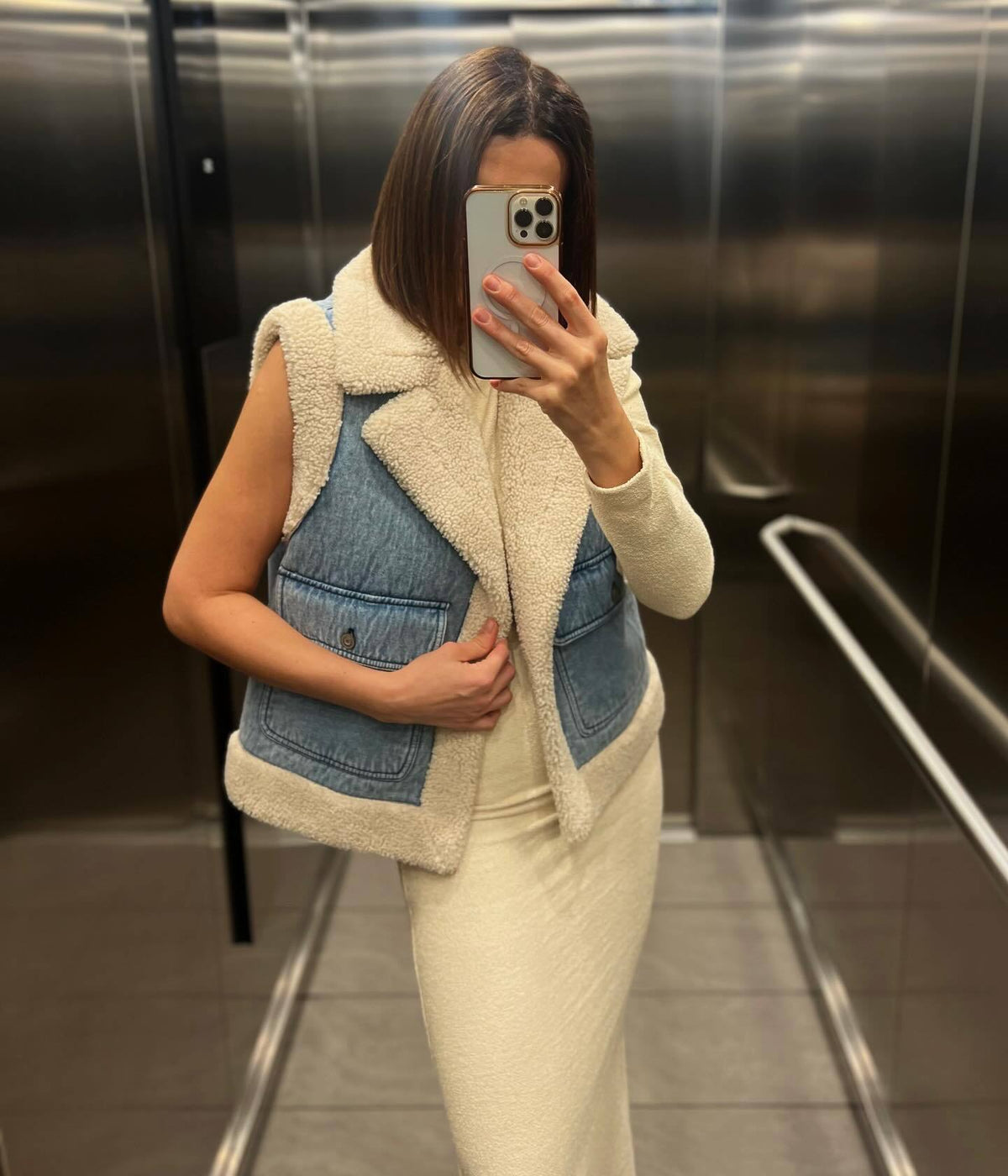 Petronilla | Denimvest i vintagestil med kunstigt lammeskind