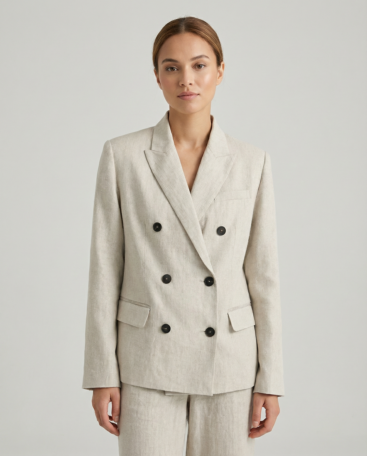 Nerina – Åndbar og elegant hørblazer til sommeren