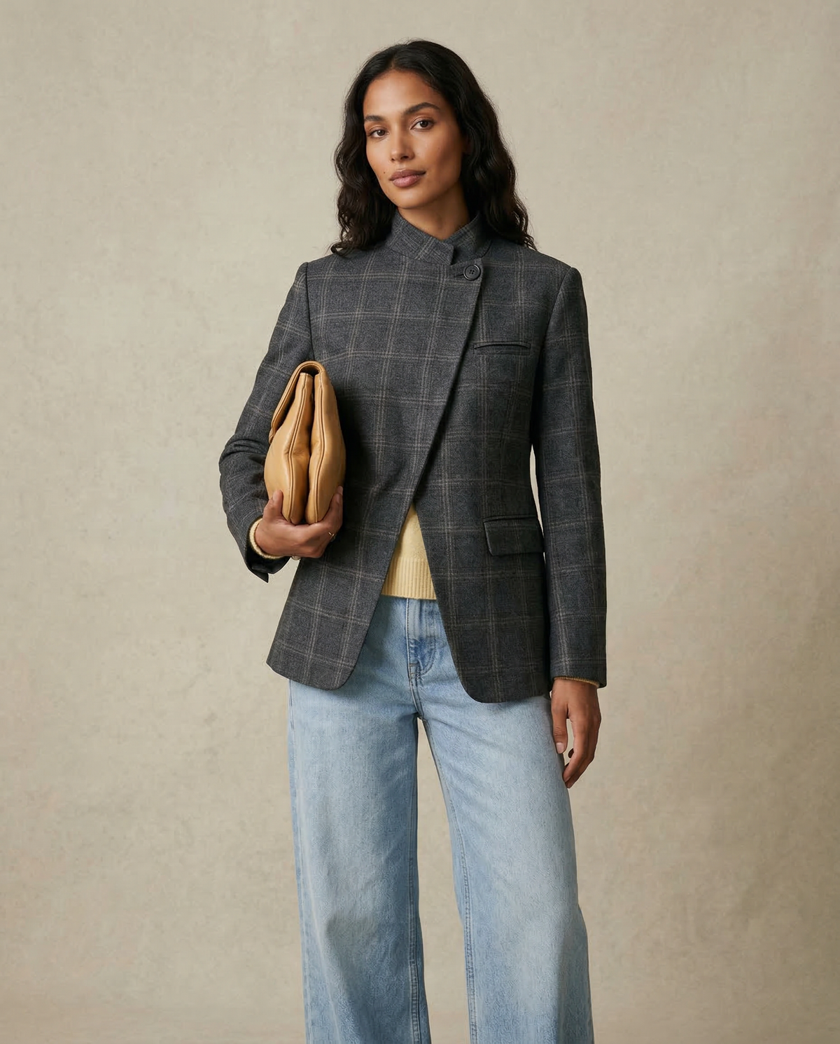 Cinzia – Elegant ternet blazer med én knap og lange ærmer