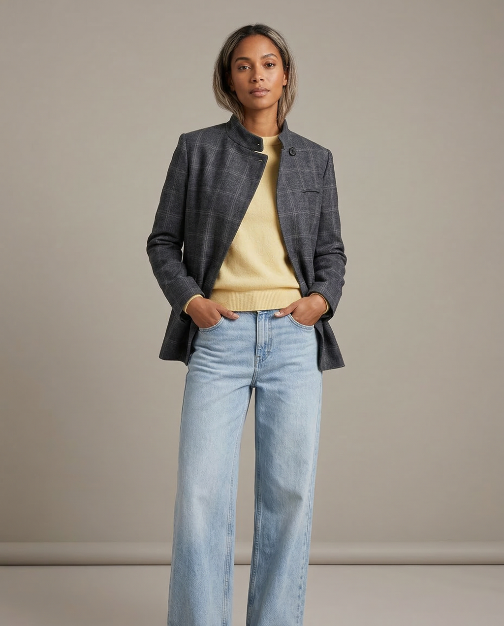 Cinzia – Elegant ternet blazer med én knap og lange ærmer