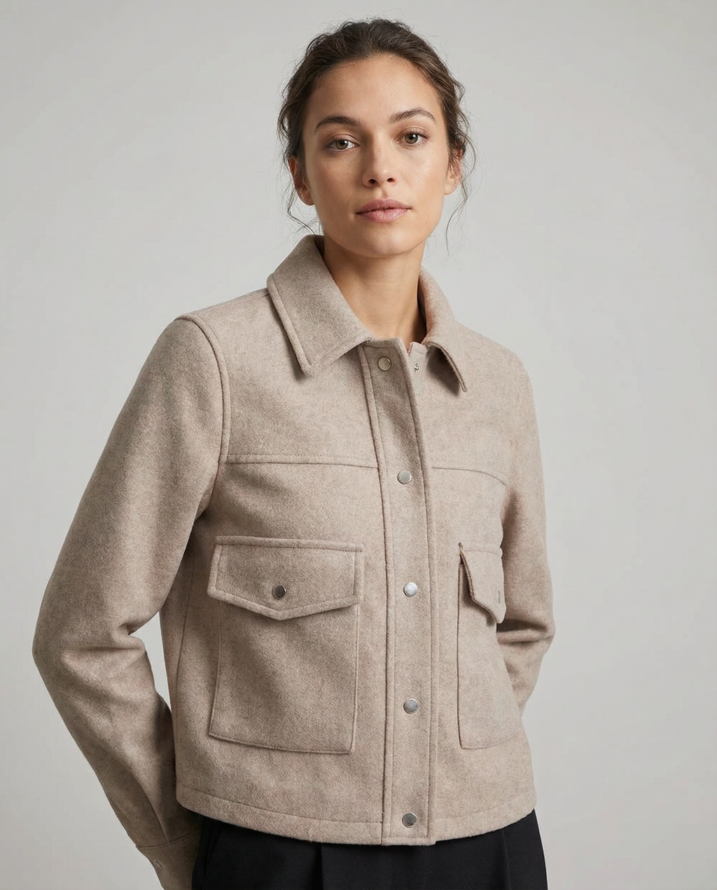 Nicla | Kort jakke i uldblanding med struktureret utility-design