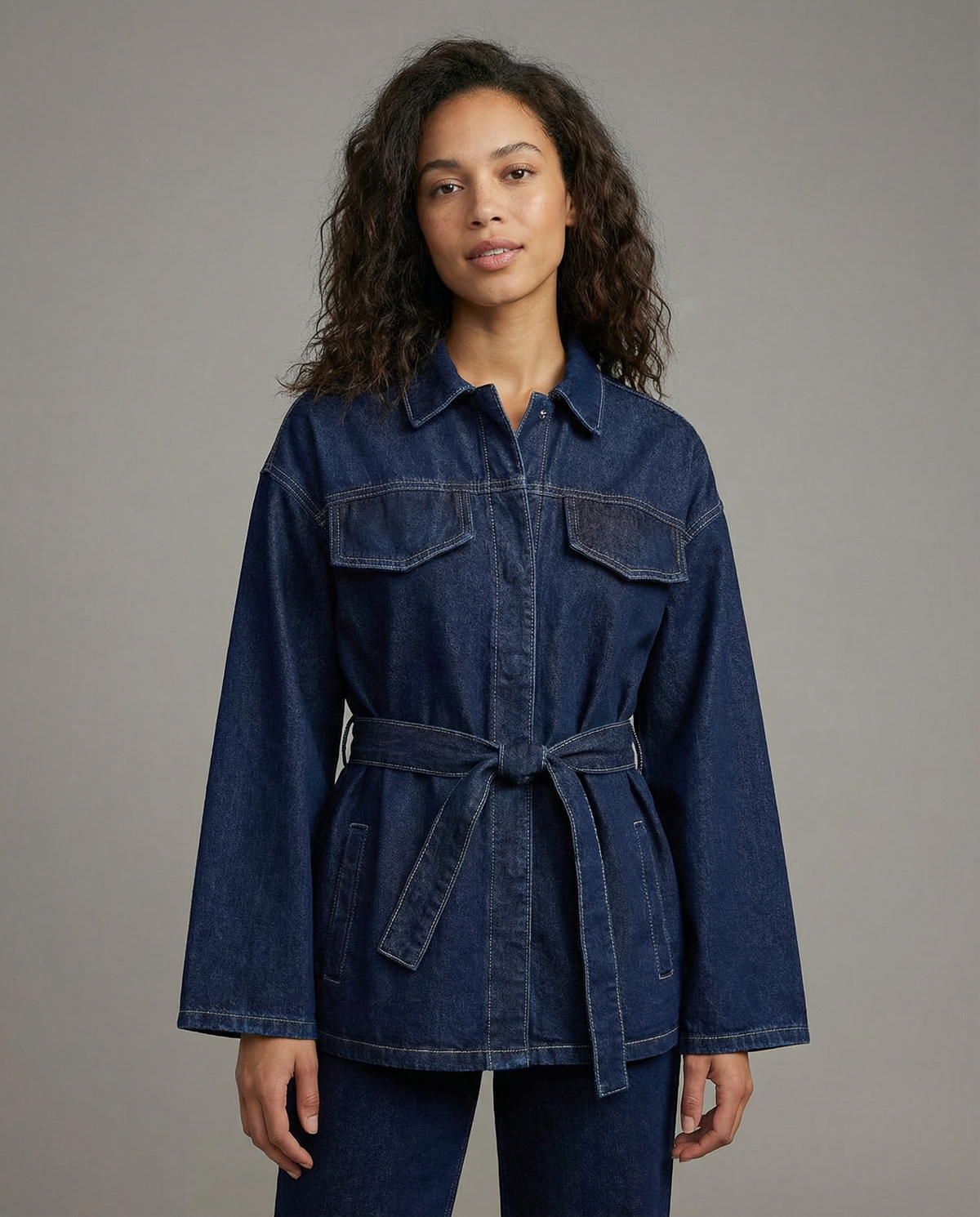 Salvatrice | Denimjakke i utility-stil med bælte