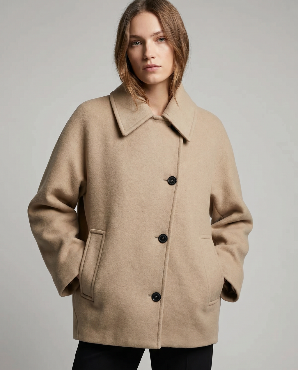 Venturina | Kort, elegant frakke
