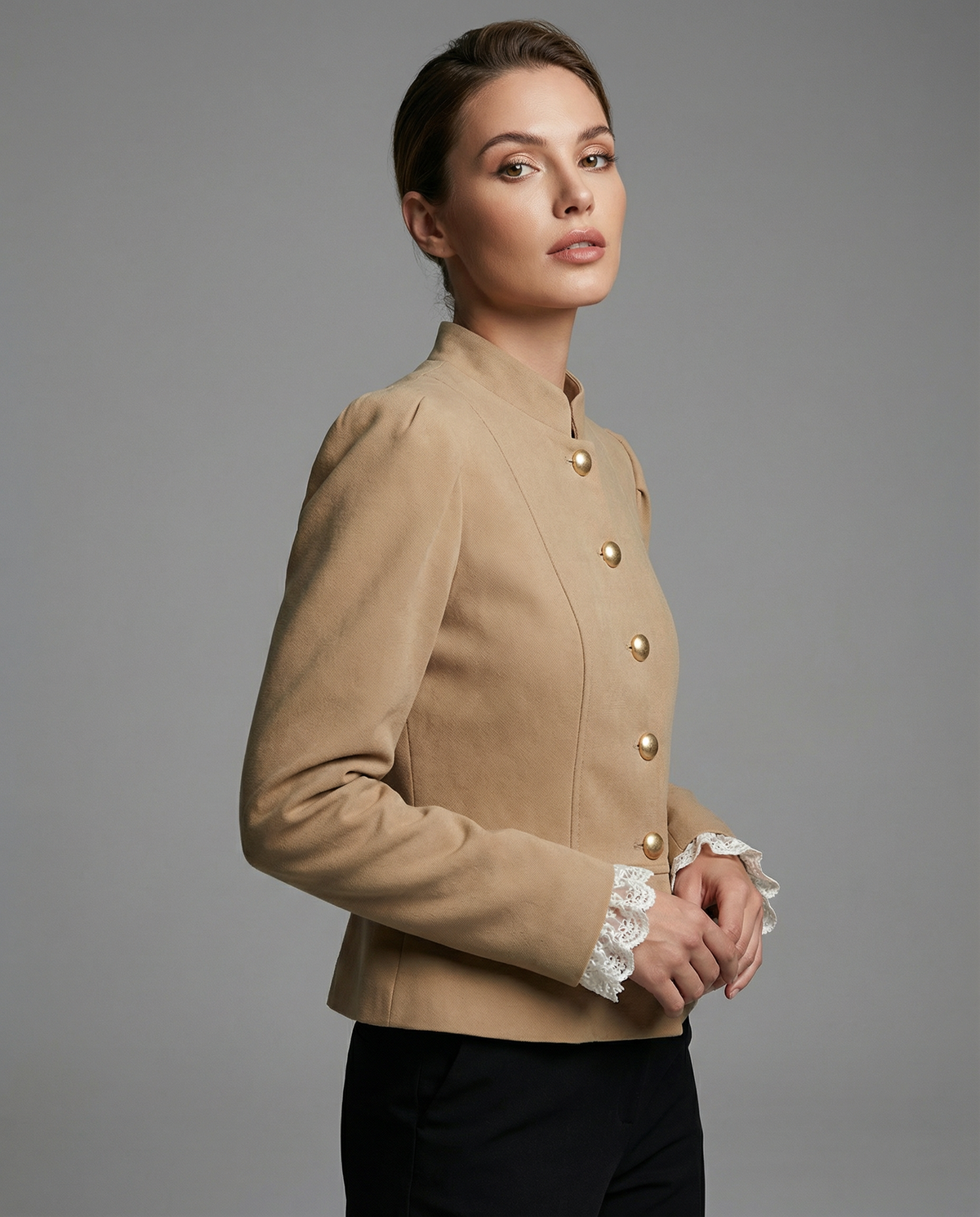Sabrina – Fløjlsblazer til efteråret med pufskuldre
