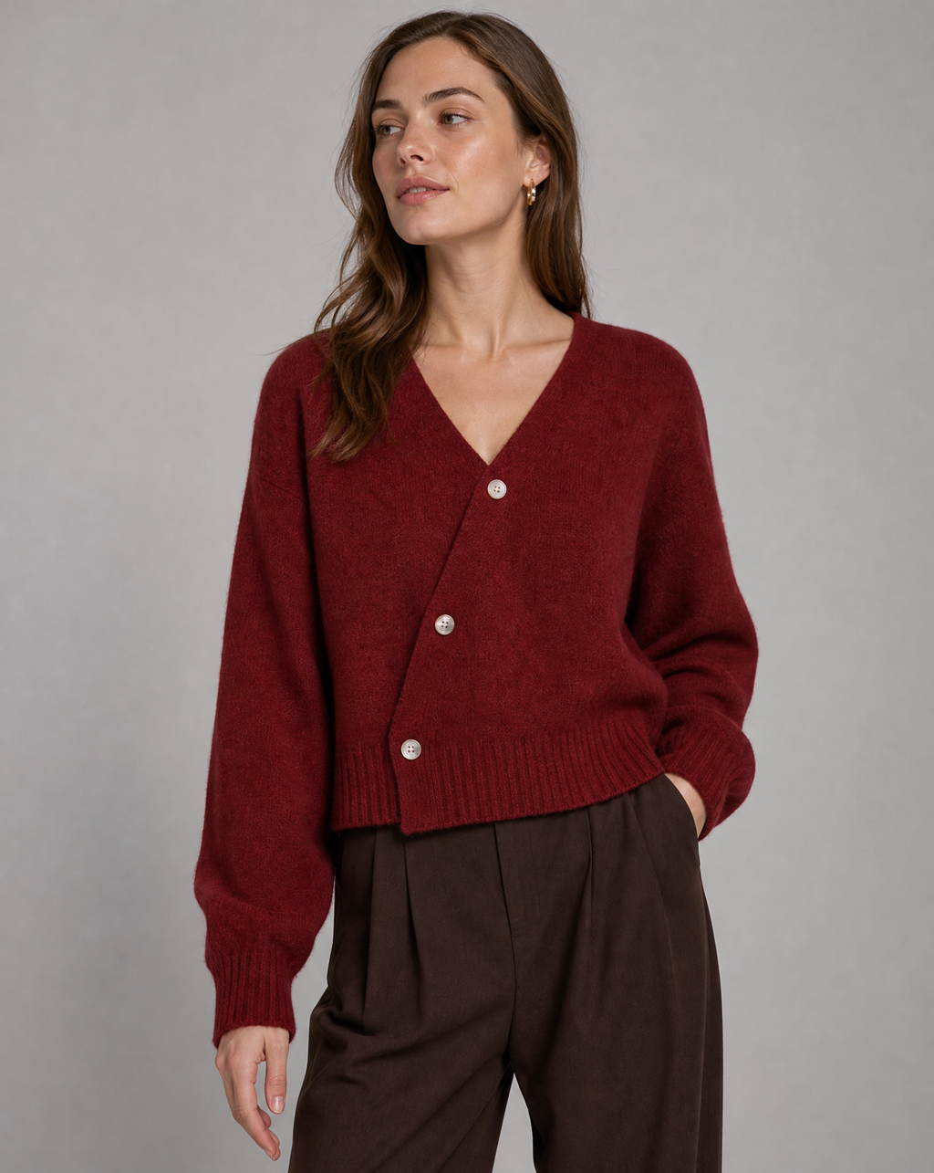Brunella | Slå-om-sweater i uldblanding med krydsede knapper