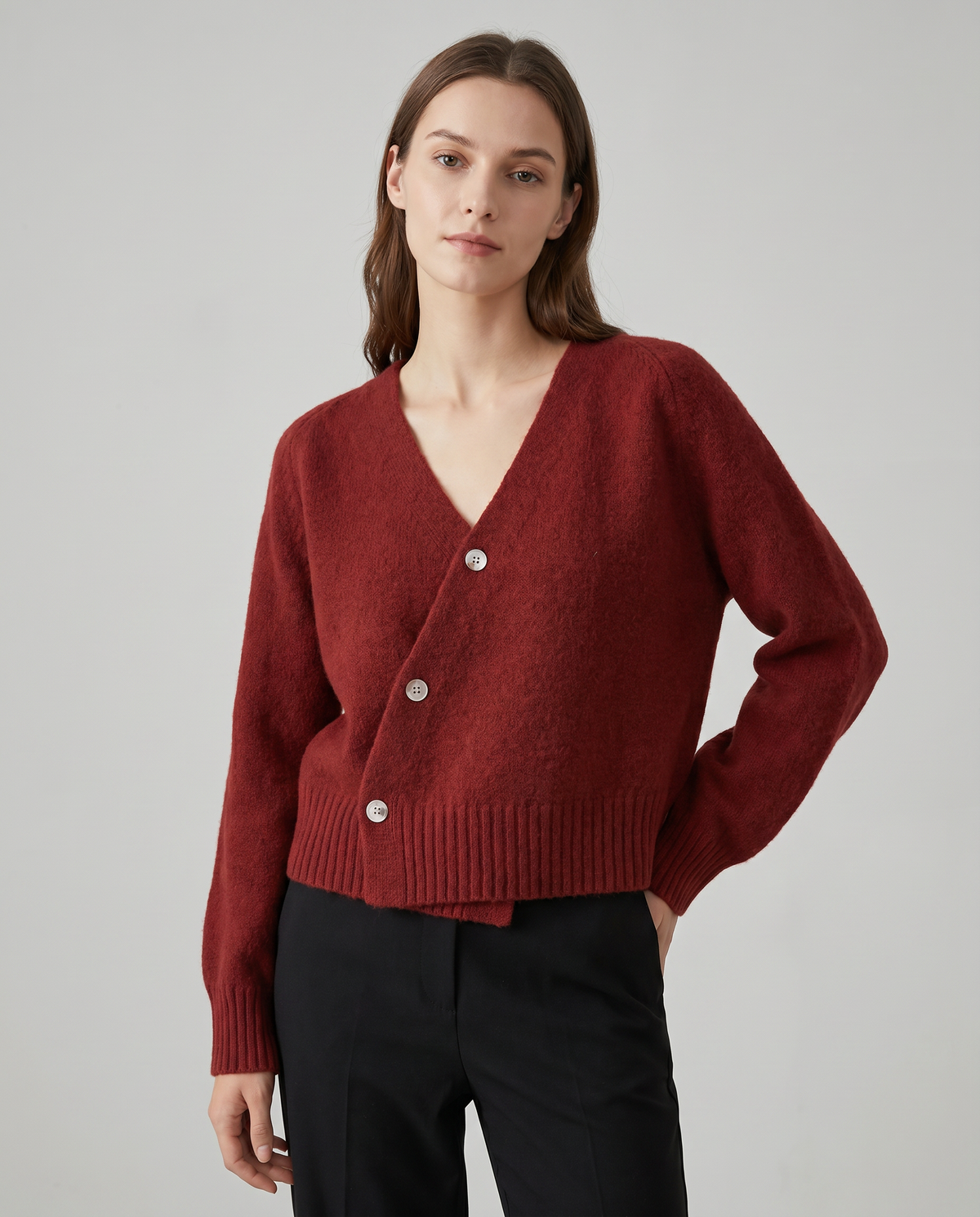 Brunella | Slå-om-sweater i uldblanding med krydsede knapper