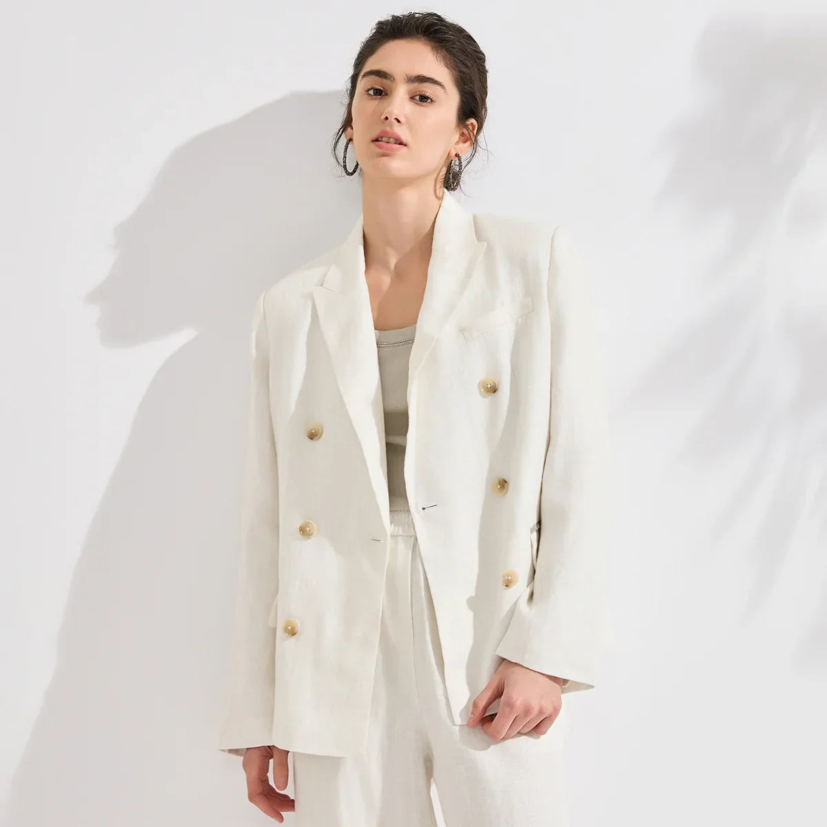 Nerina – Åndbar og elegant hørblazer til sommeren