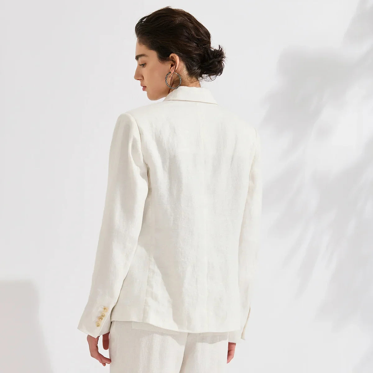 Nerina – Åndbar og elegant hørblazer til sommeren