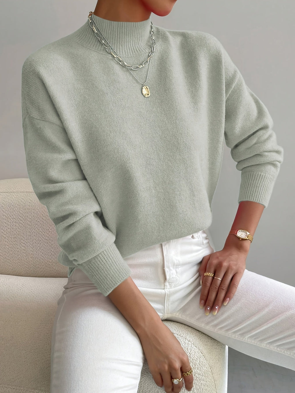 Silvana | Elegant strikket rullekravesweater med slå-om-effekt