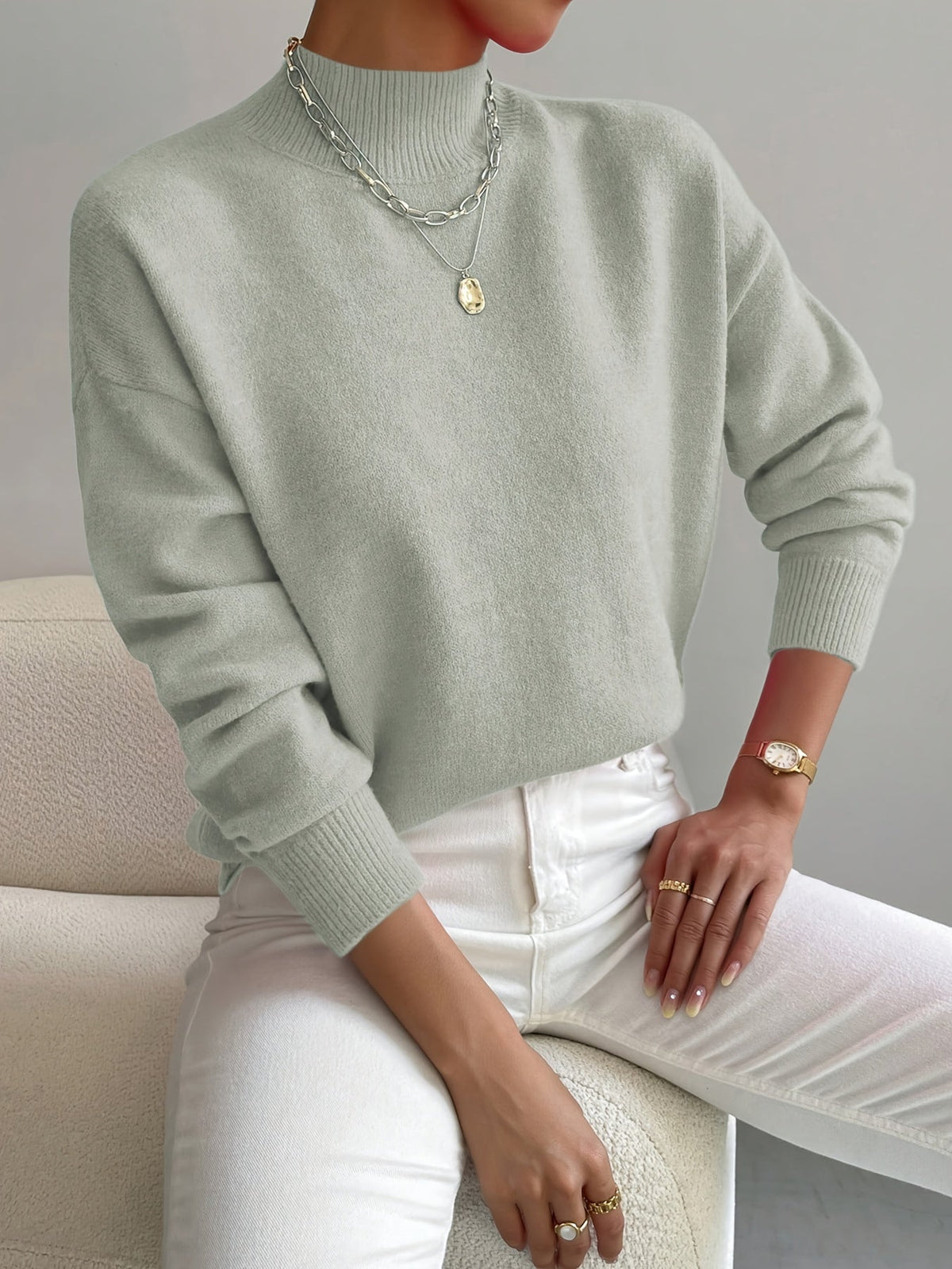 Silvana | Elegant strikket rullekravesweater med slå-om-effekt