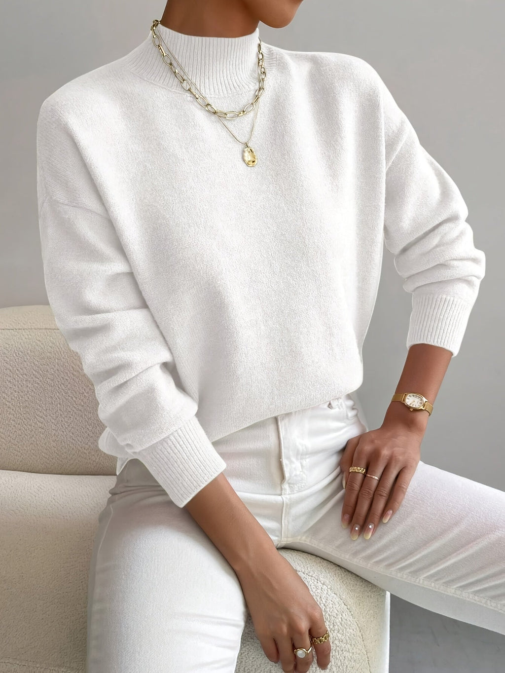 Silvana | Elegant strikket rullekravesweater med slå-om-effekt