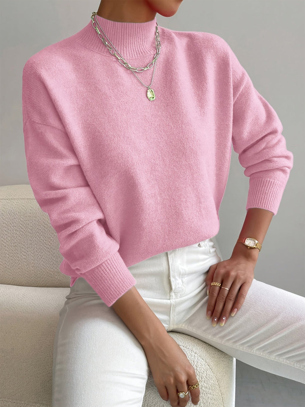 Silvana | Elegant strikket rullekravesweater med slå-om-effekt