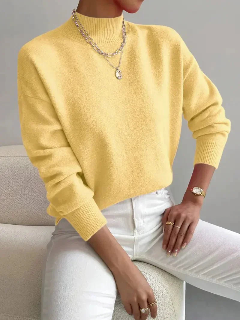 Silvana | Elegant strikket rullekravesweater med slå-om-effekt