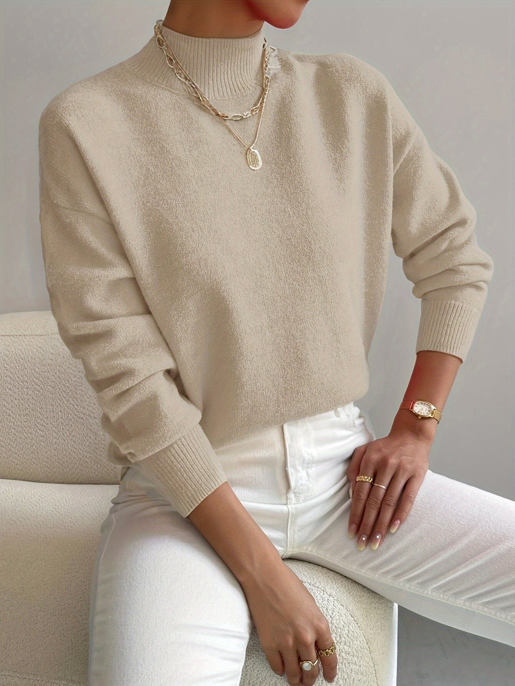 Silvana | Elegant strikket rullekravesweater med slå-om-effekt