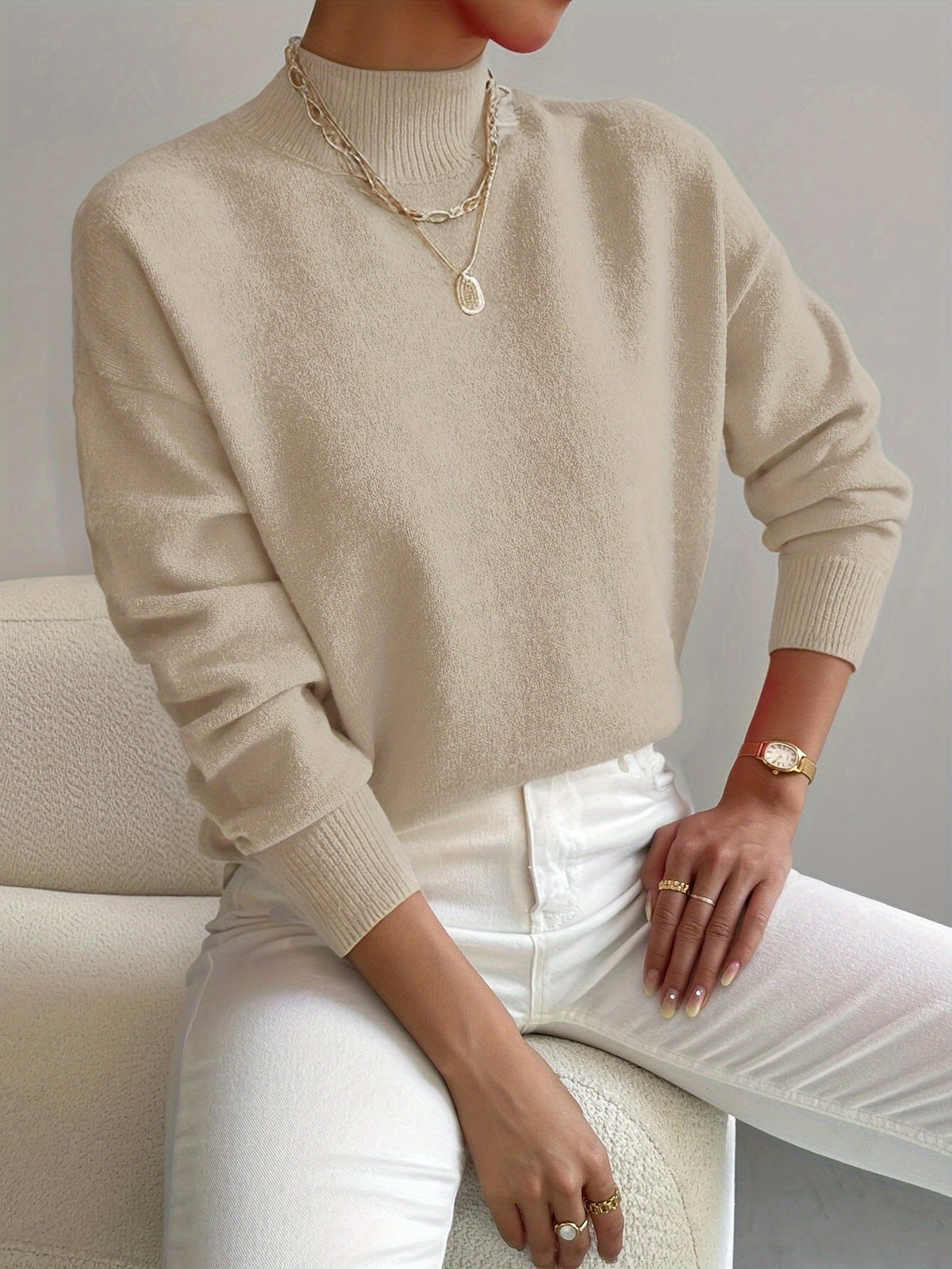 Silvana | Elegant strikket rullekravesweater med slå-om-effekt