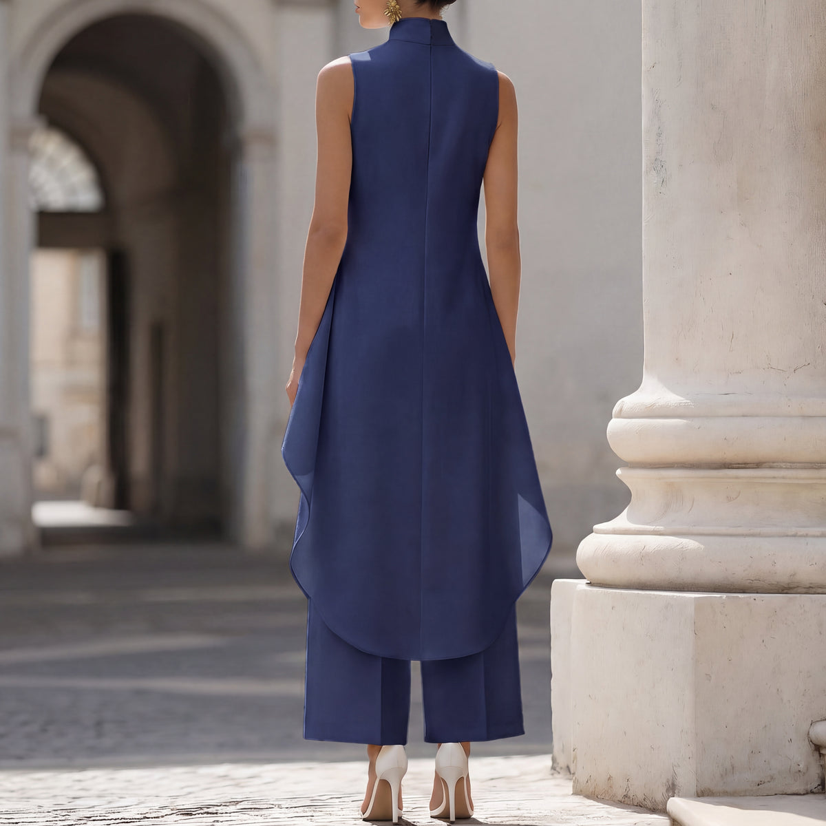 Completo Martina blu navy, dettaglio del drappeggio – Vera Montelli