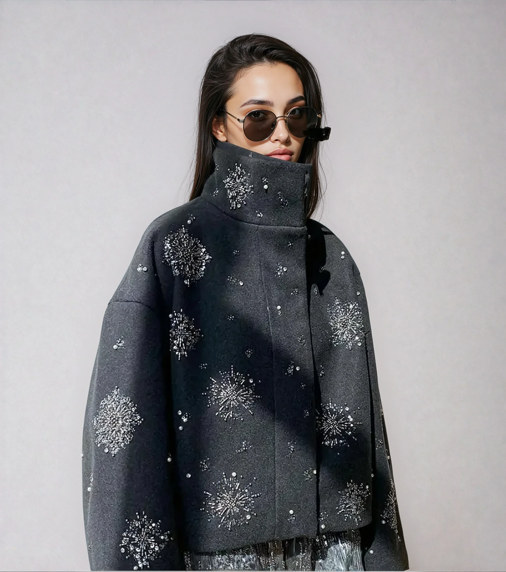 Lucia | Peacoat med perlebroderi