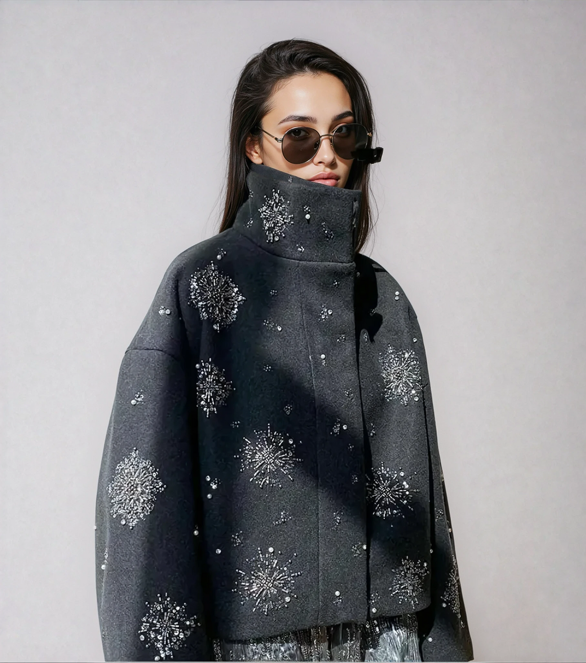 Lucia | Peacoat med perlebroderi
