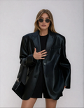 Venera | Oversized blazer i kunstlæder med revers