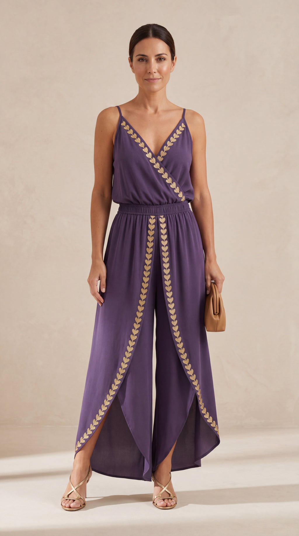 Donatila | Jumpsuit med gulddetaljer og åbent ben