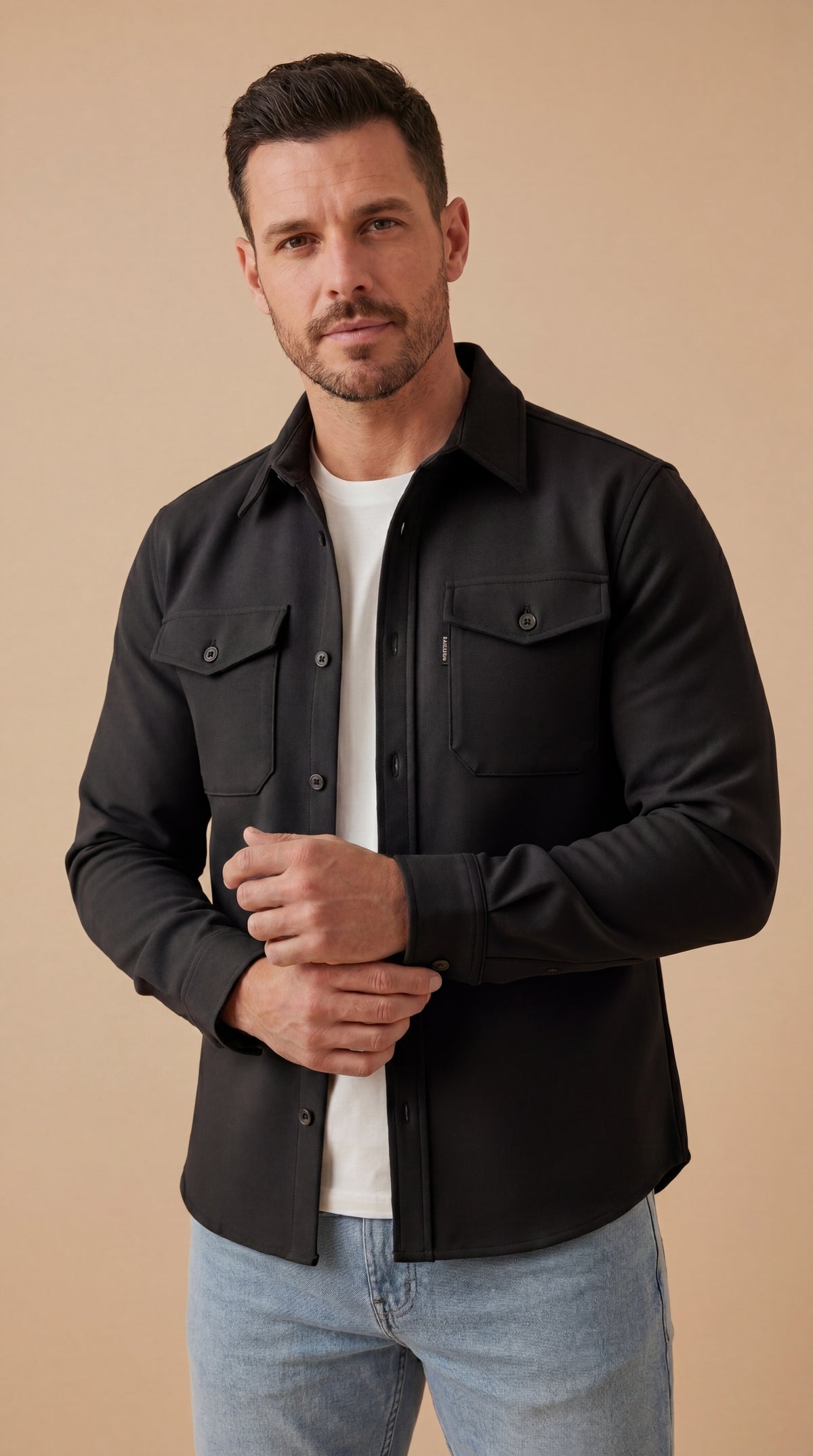 Essential — Minimalistisk og alsidig overshirt