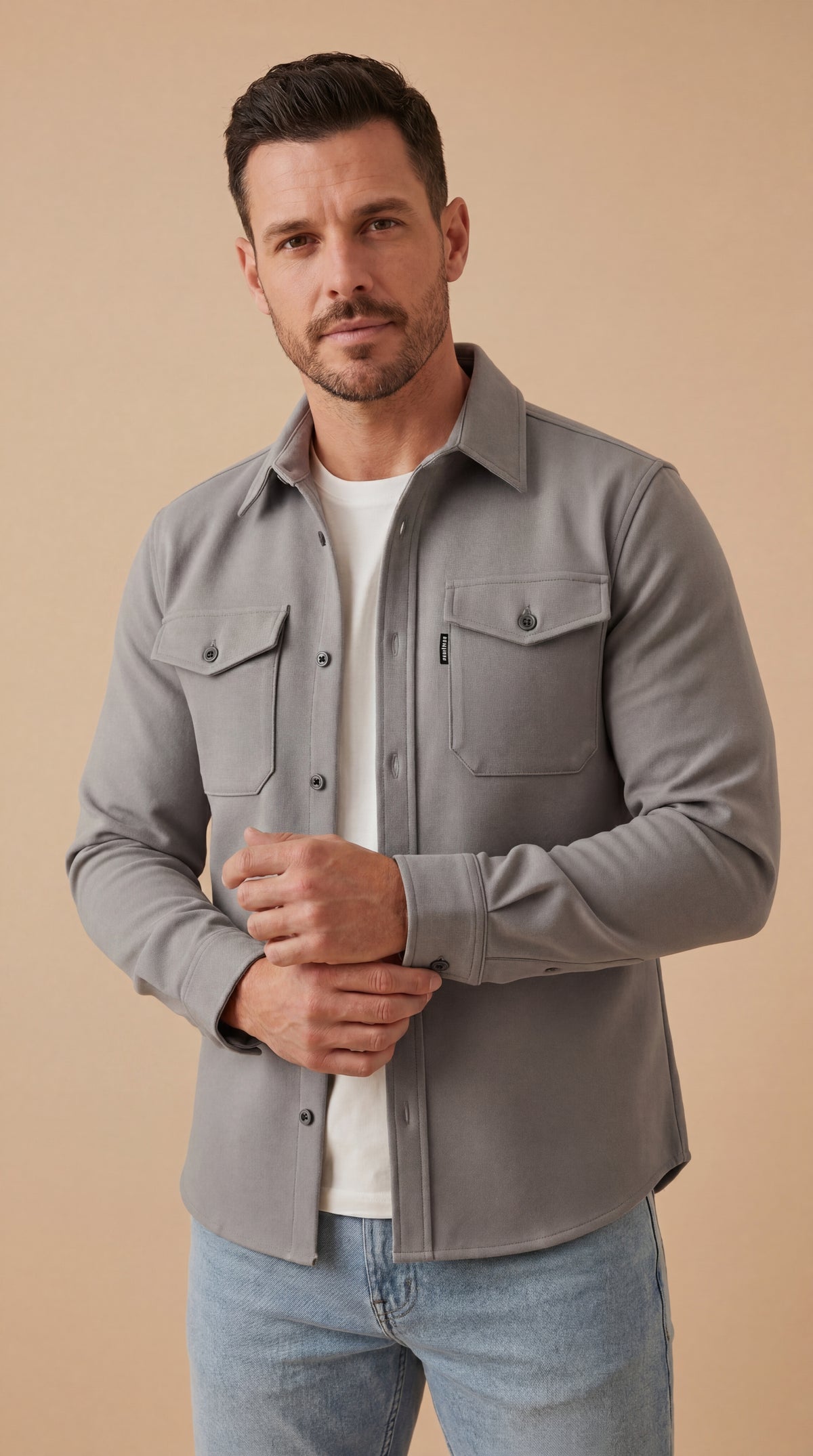 Essential — Minimalistisk og alsidig overshirt