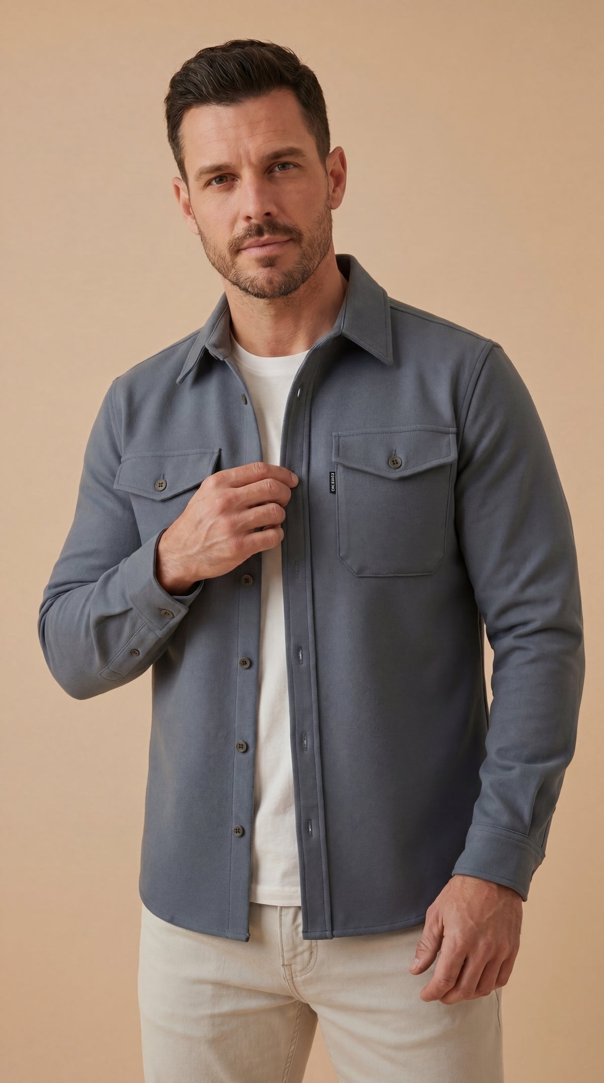 Essential — Minimalistisk og alsidig overshirt
