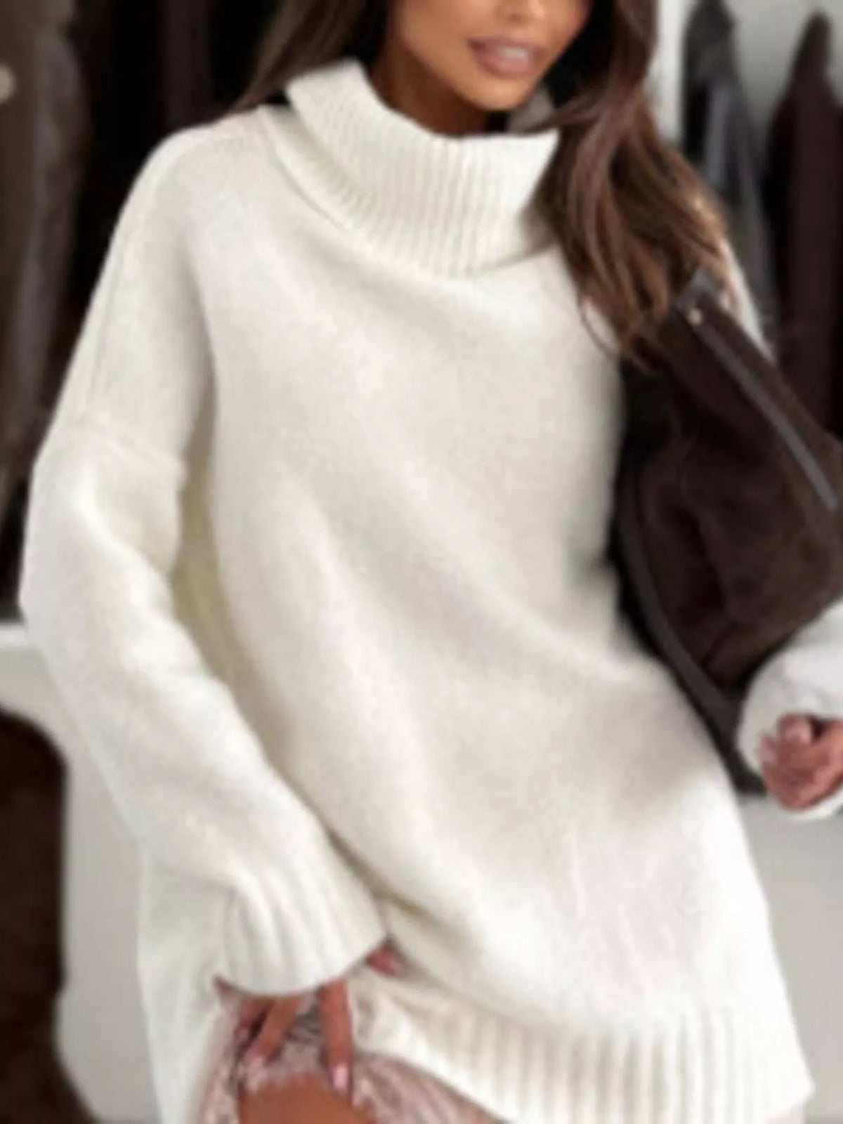Stella – Oversized rullekravesweater i strik