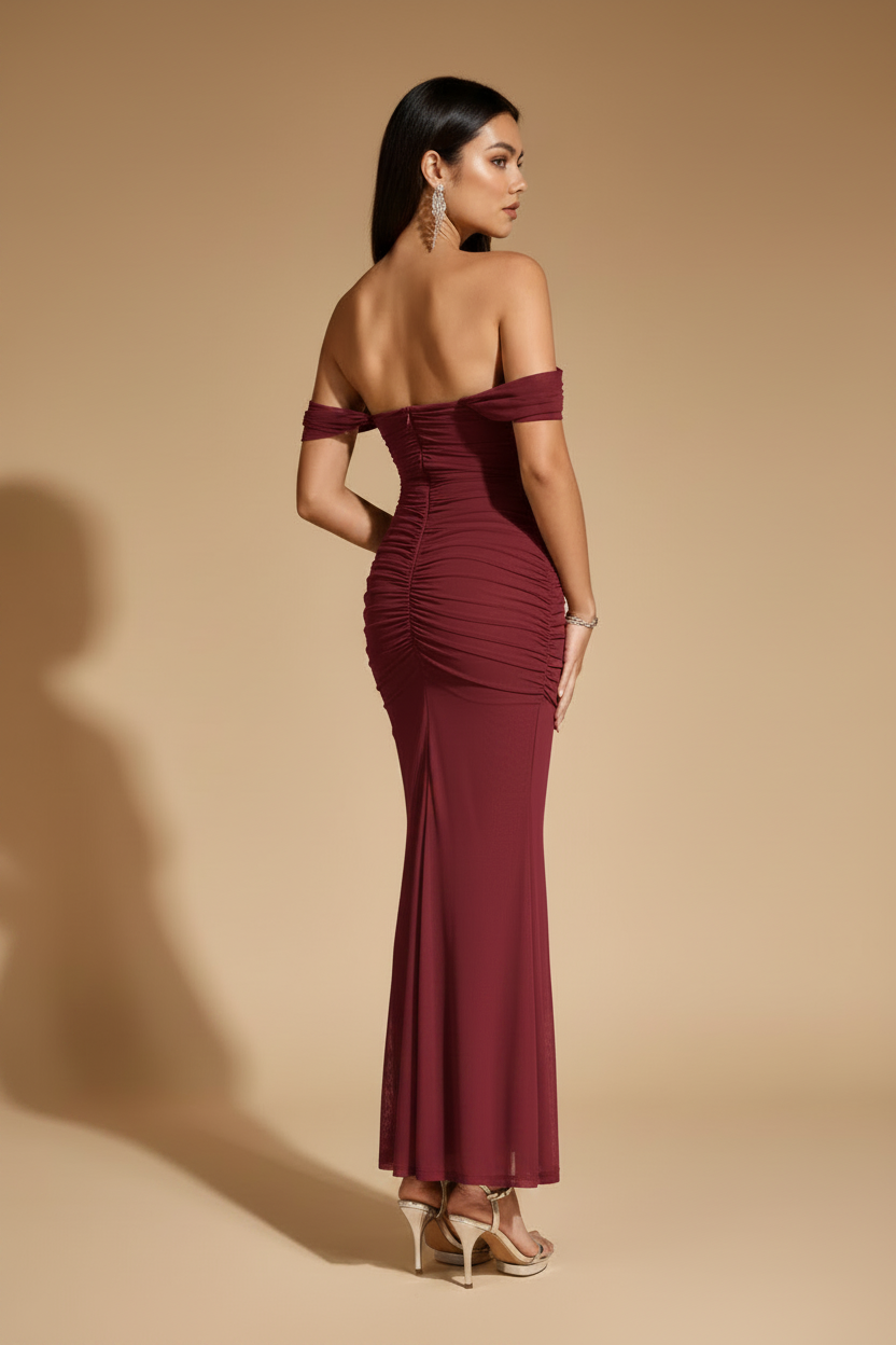Serena | Draperet off shoulder-maxikjole i hindbærrød