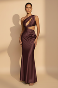 Aveline | Asymmetrisk one shoulder-maxikjole i satin i bordeaux
