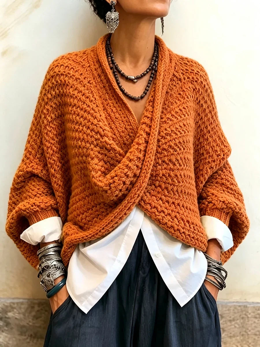 Claire – Grovstrikket sweater med overslag