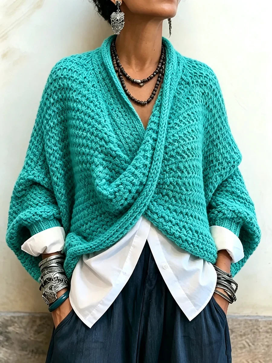 Claire – Grovstrikket sweater med overslag