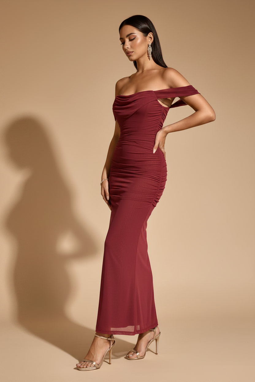 Serena | Draperet off shoulder-maxikjole i hindbærrød